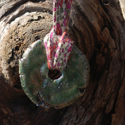 sautoir vert en céramique raku